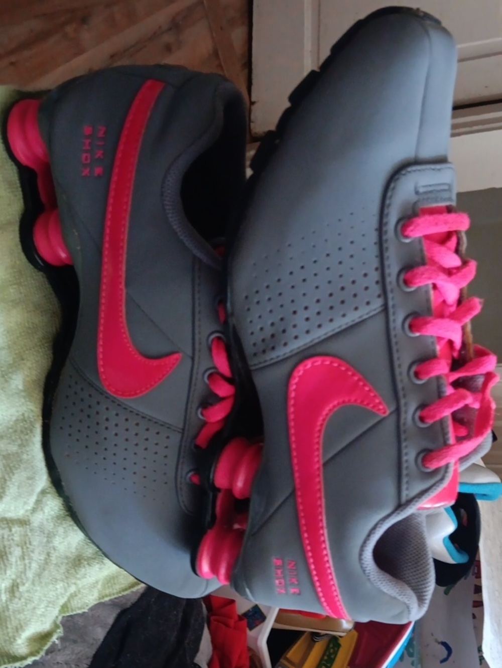 Nike Shox Size 5.5Y/7W Gray and Hot Pink Sneakers